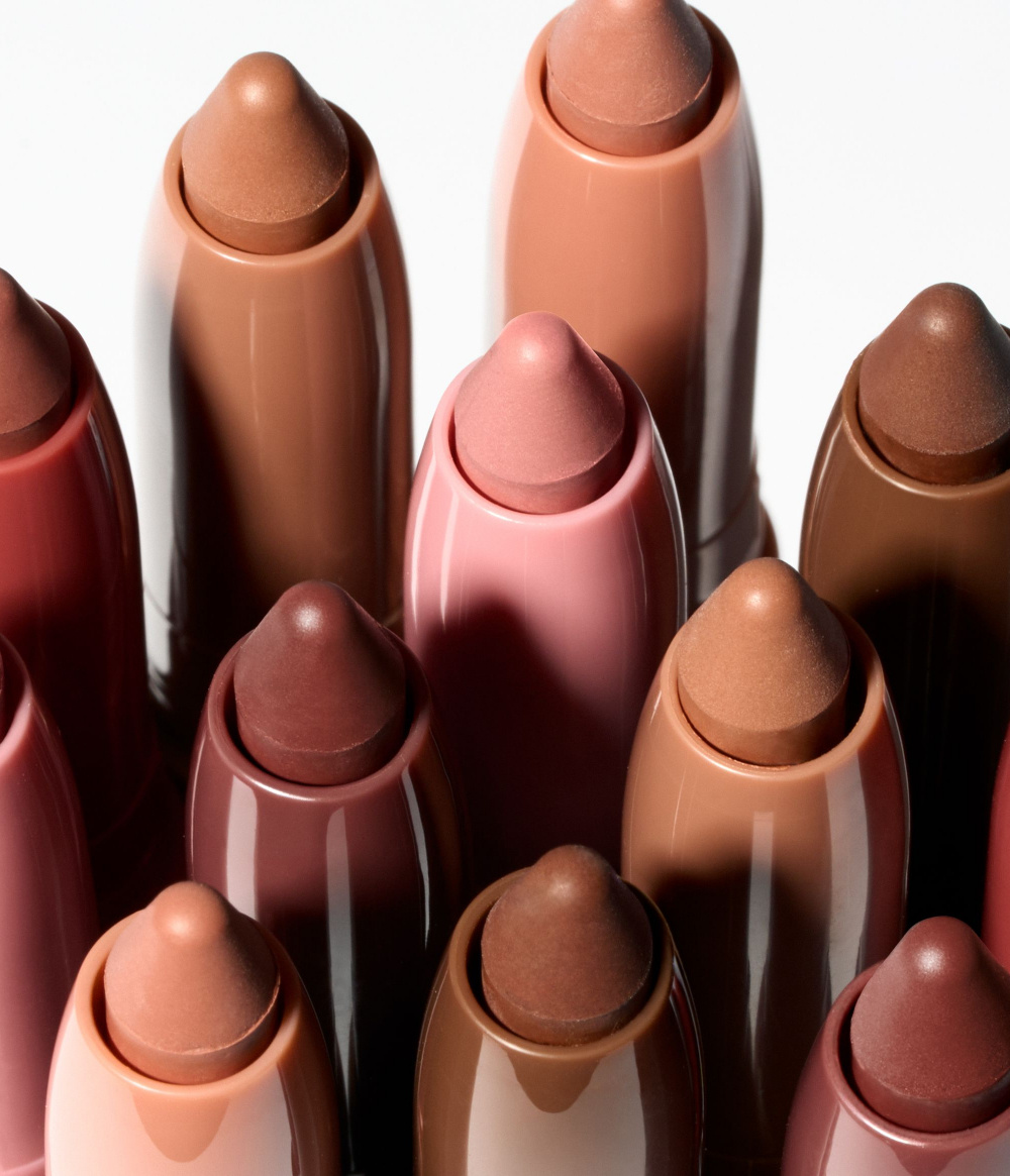 VELVET BROWN LIP CRAYON