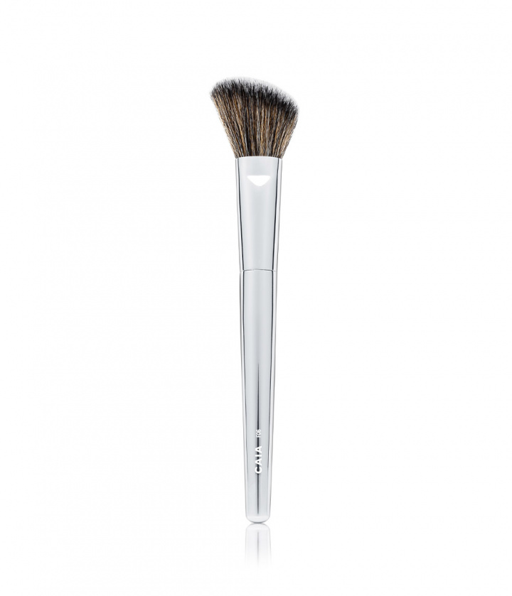 ANGLED BLUSH BRUSH F06 in der Gruppe PINSEL & ZUBEHÖR / PINSEL / Make-Up-Pinsel bei CAIA Cosmetics (CAI547)